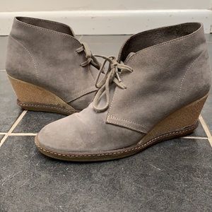 J Crew MacAlister Gray Suede Gum Sole Chukka Wedge Boots Size 9